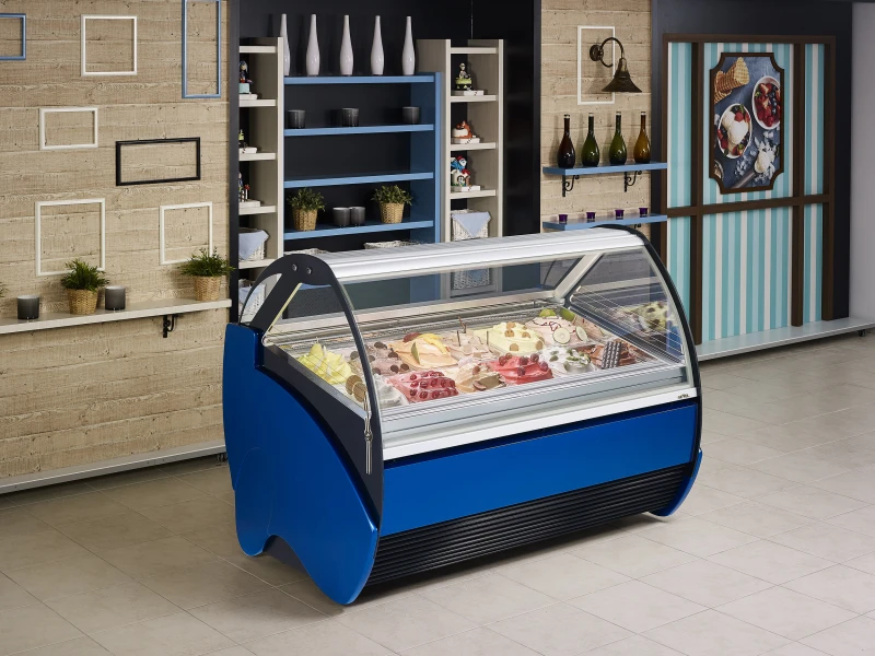 YÜKSEK VERİMLİLİK İÇİN ÖN VE ARKA EVAPORATÖRLER FARKLI ZAMANLARDA DEFROSTA GİRER VE İÇ HACİM BOYUNCA OPTİMUM SICAKLIĞI KORUR