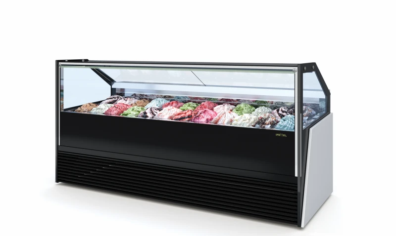 Tam yalıtım sağlayan poliüretan yekpare kasasının içinde 2 adet kompresör bulunur (16G ve üzeri), 2 ayrı soğutma sistemi; kompresörlerden bir adedinin arızalanması durumunda dondurmalara müdahale için siz son kullanıcılara zaman kazandırır. Isıtmalı ve temperli çift ön ve yan camlar değişen dış hava koşullarından görüş açısının olumsuz etkilenmemesini sağlar