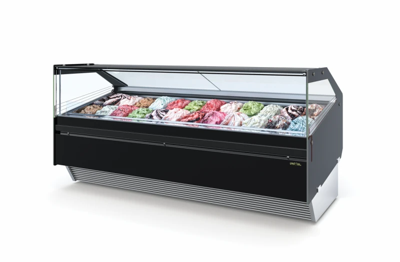 Tam yalıtım sağlayan poliüretan yekpare kasasının içinde 2 adet kompresör bulunur (16G ve üzeri), 2 ayrı soğutma sistemi; kompresörlerden bir adedinin arızalanması durumunda dondurmalara müdahale için siz son kullanıcılara zaman kazandırır. Isıtmalı ve temperli ön ve yan camlar değişen dış hava koşullarından görüş açısının olumsuz etkilenmemesini sağlar