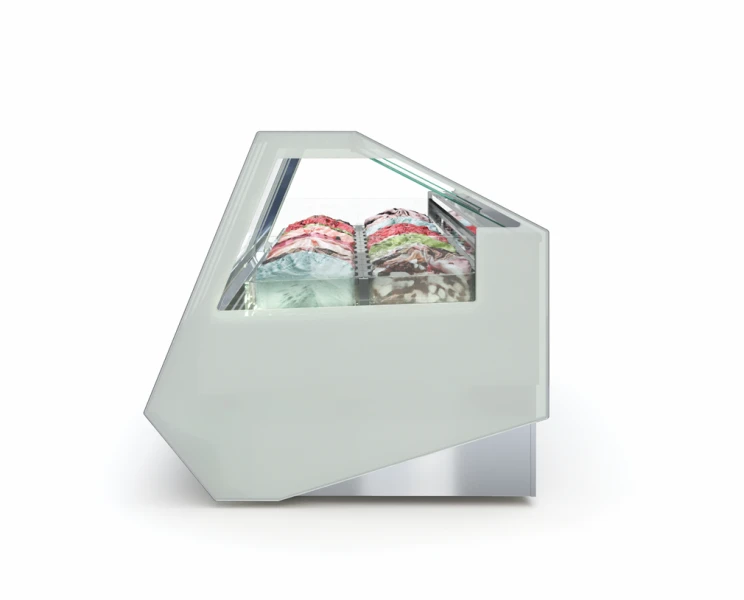 Görüş açısını arttıran eğimli form, Vision görünüm ve keskin hatlara sahip etkileyici tasarım