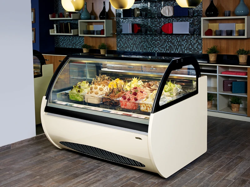 Isıtmalı ve temperli çift ön ve yan camlar değişen dış hava koşullarından görüş açısının olumsuz etkilenmemesini sağlar